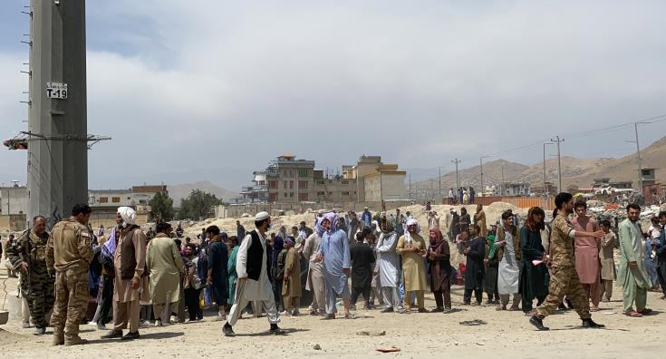 Ταλιμπάν διατάζουν φοβισμένους Αφγανούς να επιστρέψουν στις δουλειές τους, ο Γάνι λέει δεν πήρε χρήματα